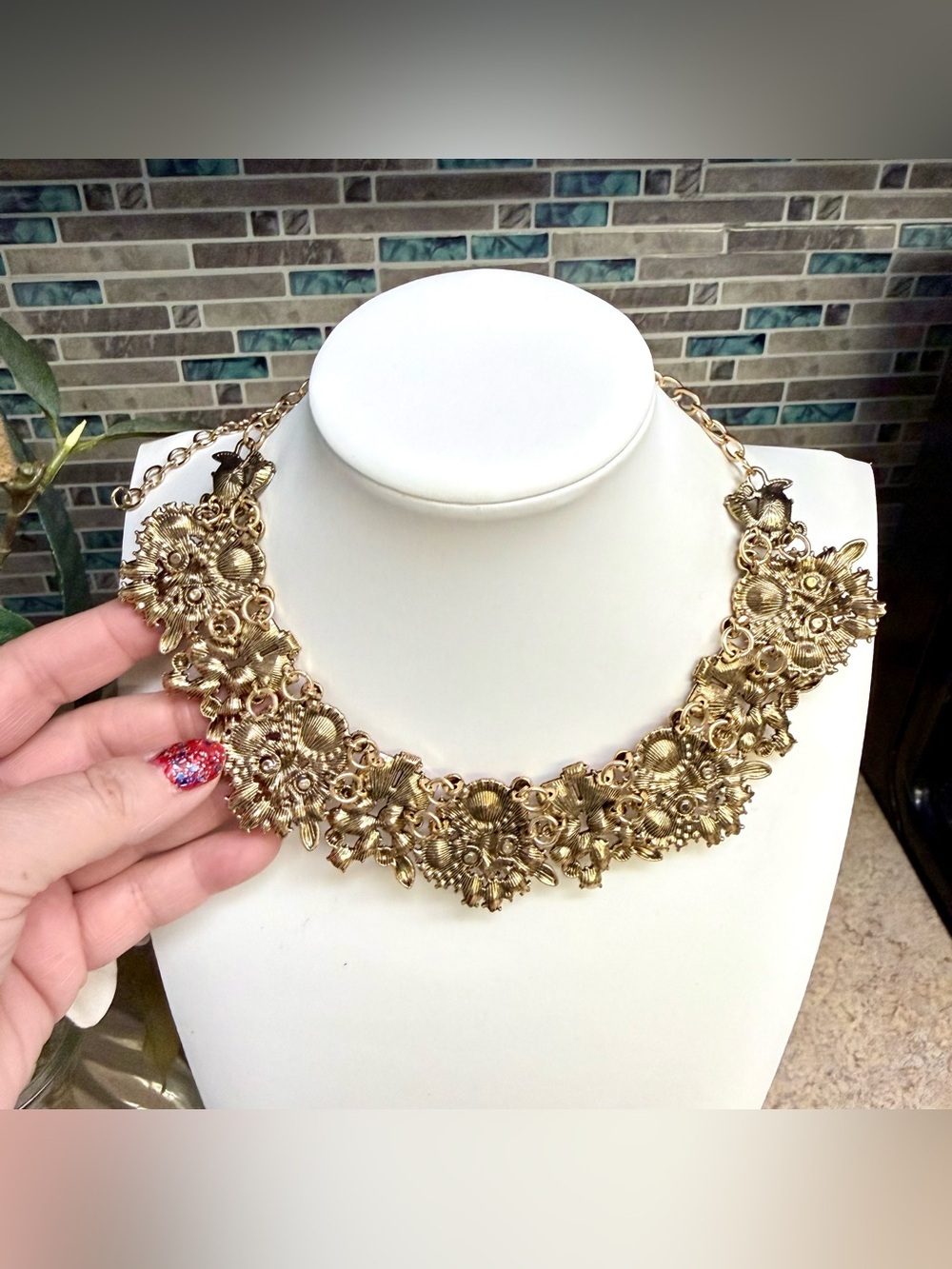 Beautiful romantic pink crystal statement collar necklace - Picture 3 of 4